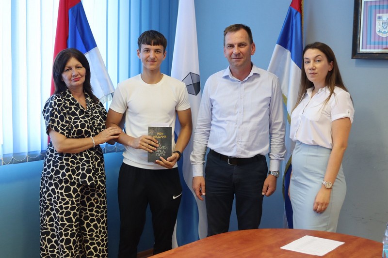 Načelnik Ugljevika nagradio najuspješnije đake za školske i sportske rezultate