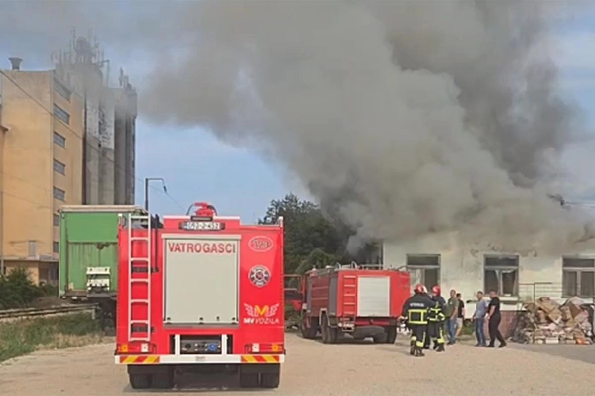 Za dva sata u Modriči gorjeli preduzeće i kuća