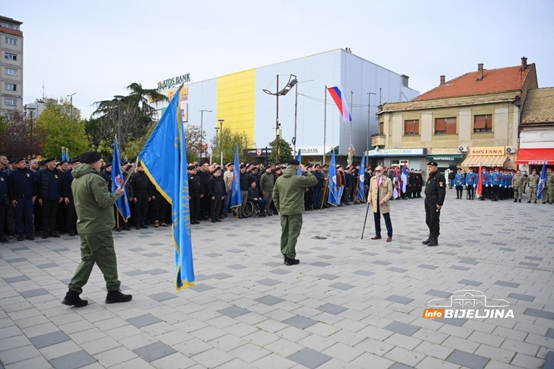 Bijeljina: Obilježavanje Dana specijalaca, veterani postrojeni nakon 30 godina (FOTO)