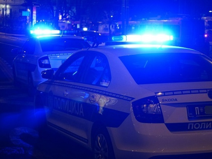 Maloljetnik pucao u babu i djeda, pa ranio sebe