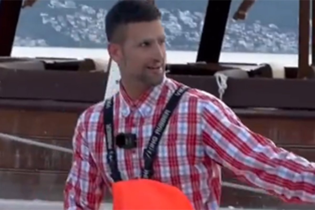Đoković se prerušio u ribara, pa iznenadio mališane u Crnoj Gori (VIDEO)
