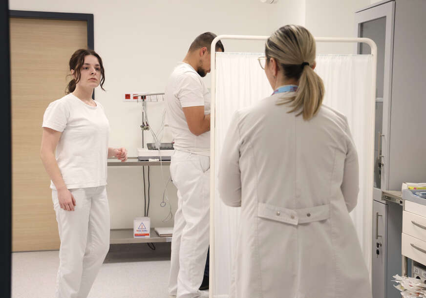 Građani se OTROVALI VODOM, završili u UKC Tuzla: Više od 40 osoba imalo jake bolove u stomaku, mučninu i povraćanje