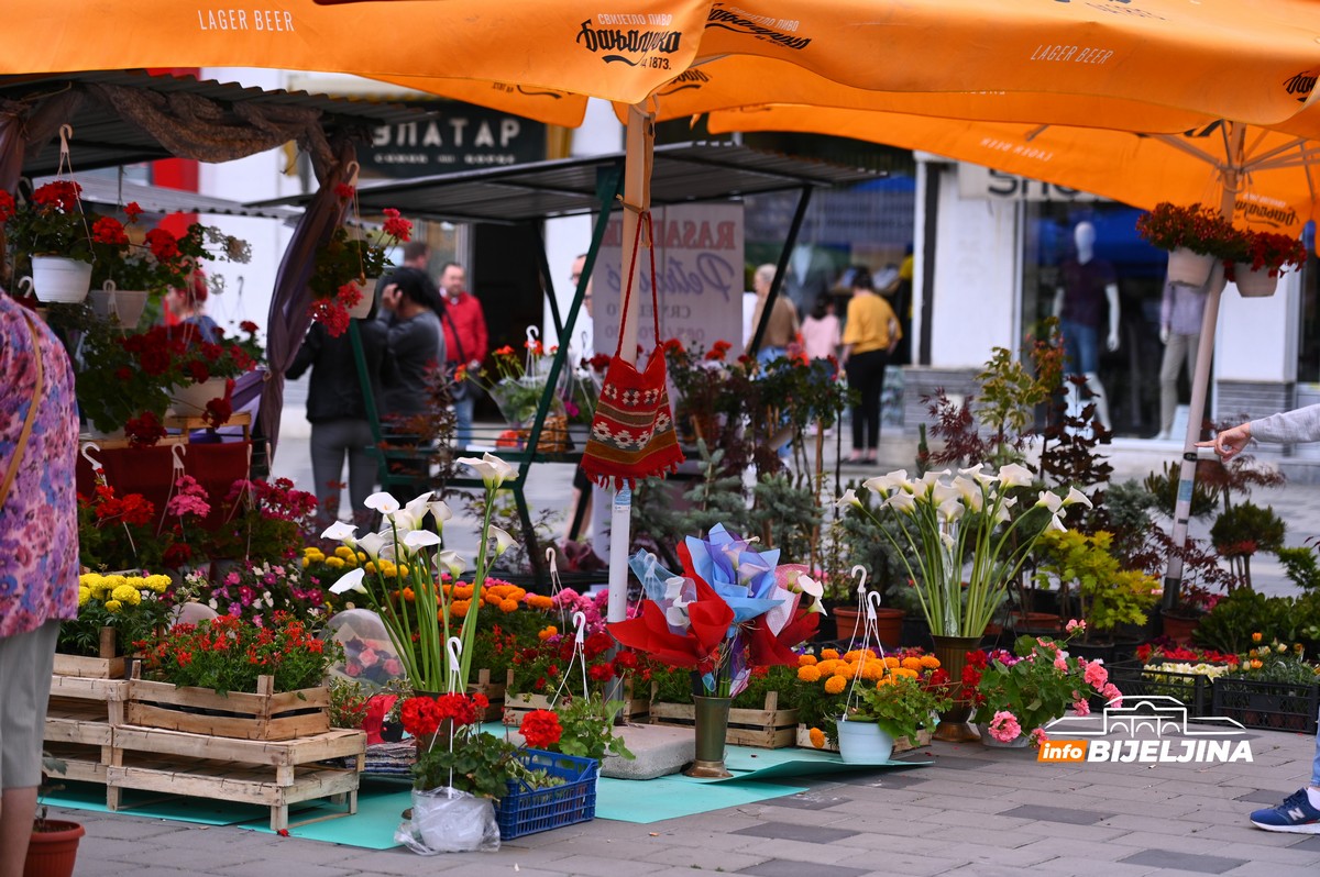 Otvoren Sajam cvijeća u Bijeljini (FOTO)