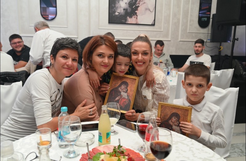 Bijeljina: Muzičari, konobari i salon skupili 32.000 KM za Vukana i Ognjena