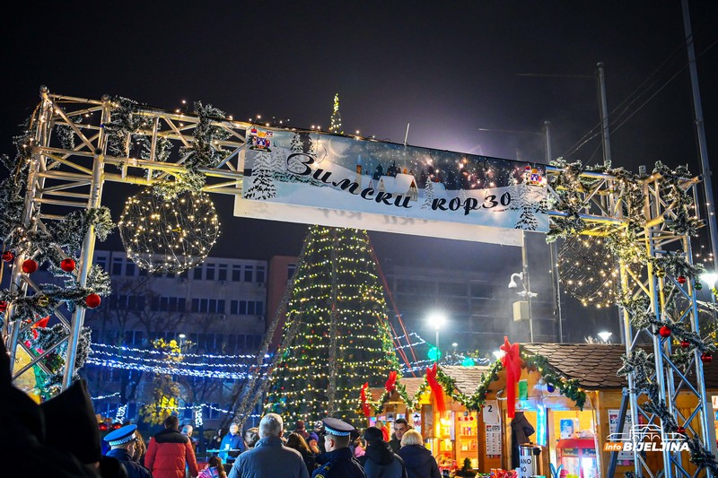 Novogodišnja rasvjeta obasjala Bijeljinu (FOTO)