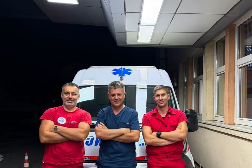Trenuci koje će ekipa bijeljinske Hitne pomoći pamtiti cijeli život: Porodili ženu pored puta