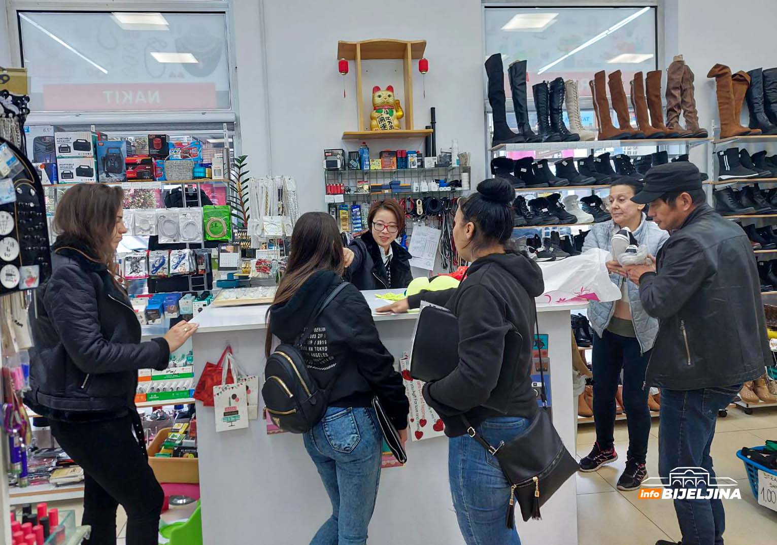 Porodica Vang već 17 godina u Bijeljini drži kinesku trgovinu: Ovo je naša druga kuća (FOTO)