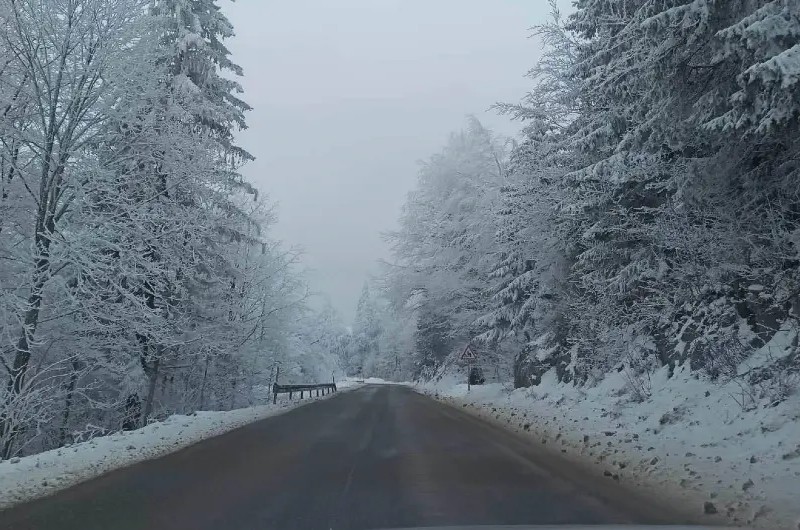Otežan saobraćaj na svim dionicama, posebno na prevojima
