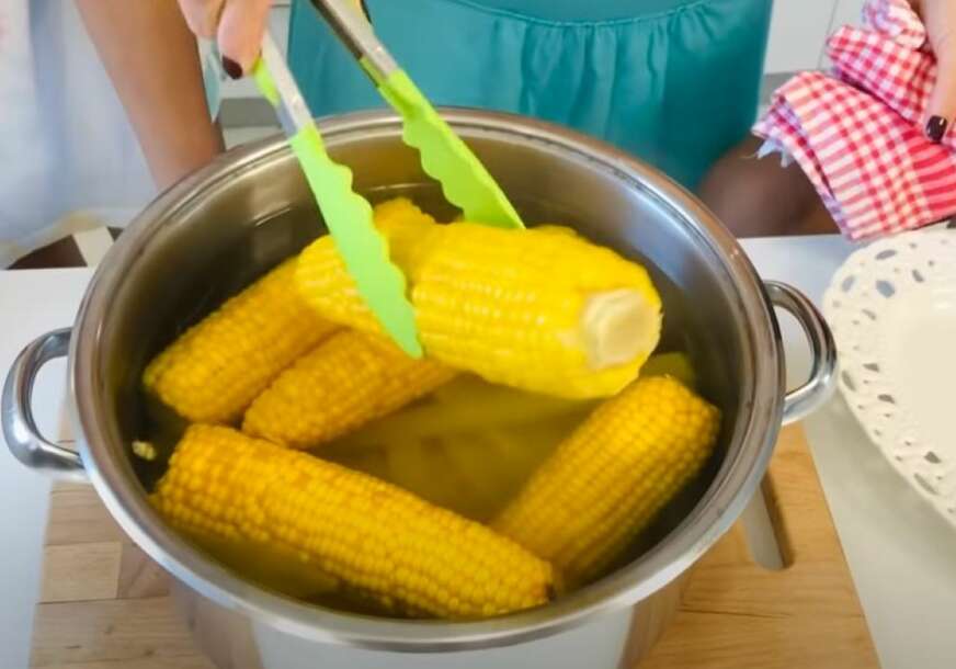Koliko dugo bi trebalo KUVATI KUKURUZ šećerac, a koliko mlade klipove