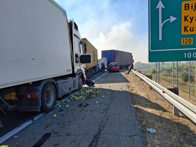 Lančani sudar kod Kuzmina, učestvovalo 10 VOZILA (FOTO)