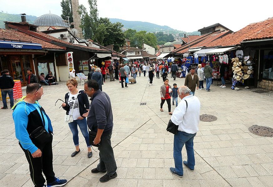 ZVECKANJE ORUŽJEM Bošnjački ratni jastrebovi prijete novim sukobima u BiH