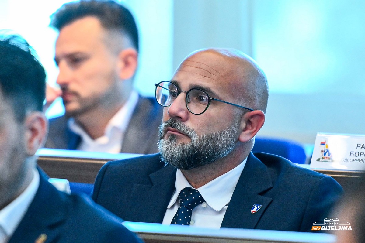 “Ćutolozi” u Skupštini Grada Bijeljina: Četiri odbornika se nijednom nisu javila za riječ (SPISAK)