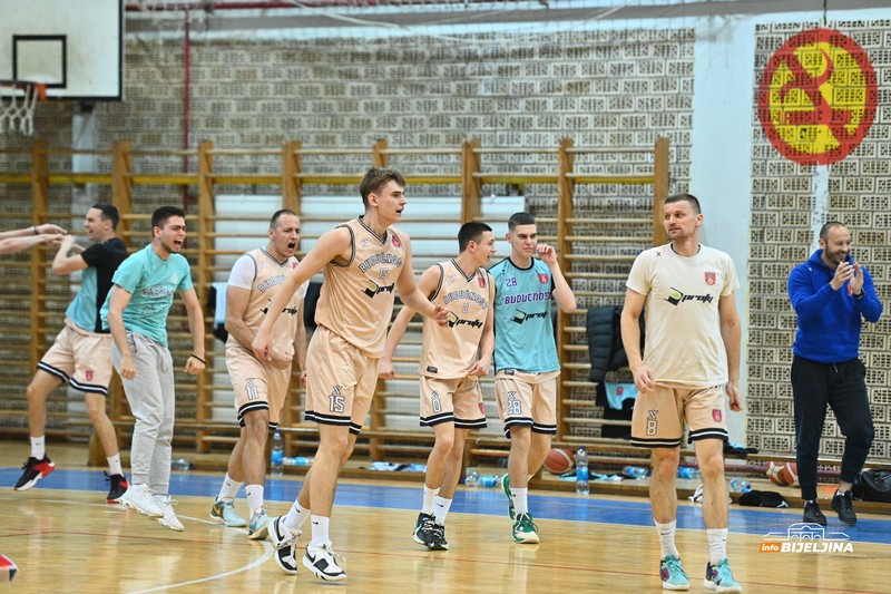 U dramatičnoj završnici Budućnost savladala Radnik i plasirala se u finale (FOTO)