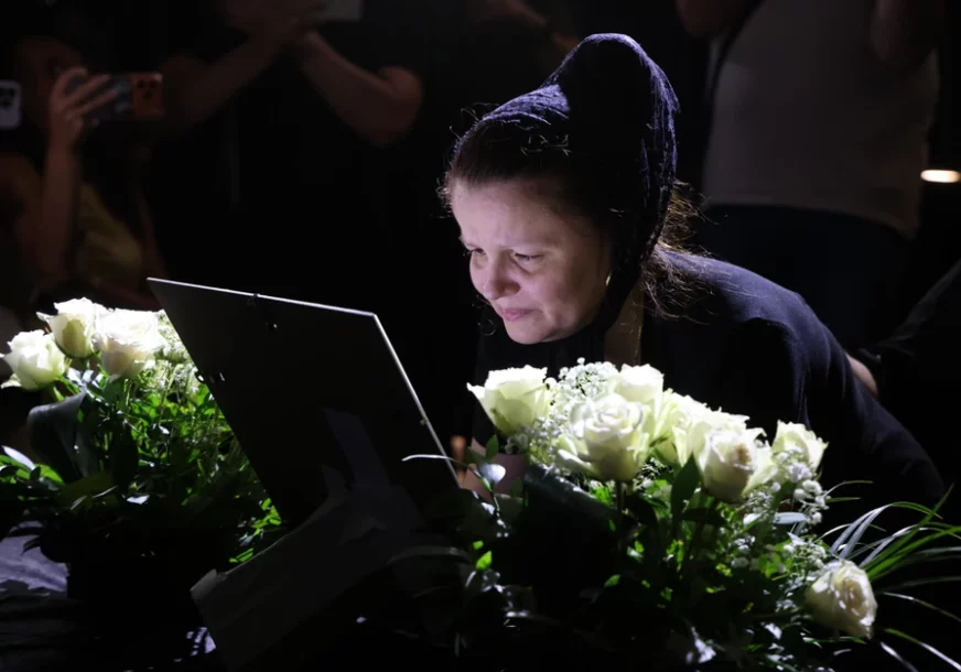 Mala Cana napala čovjeka zbog fotografije sa porodicom: Haos na komemoraciji