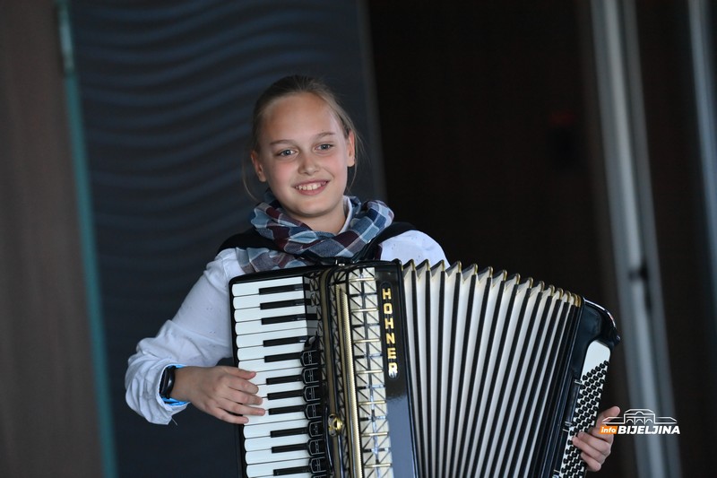 Bijeljinac Miodrag Vuković (13) virtuoz na harmonici: Želi da ima svoj orkestar (FOTO)