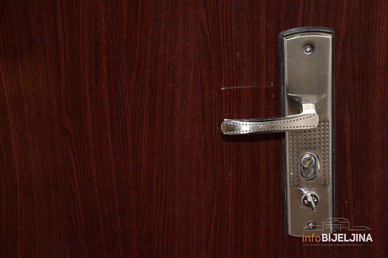 Za sud normalno da direktor banke ispod cijene kupi klijentov stan