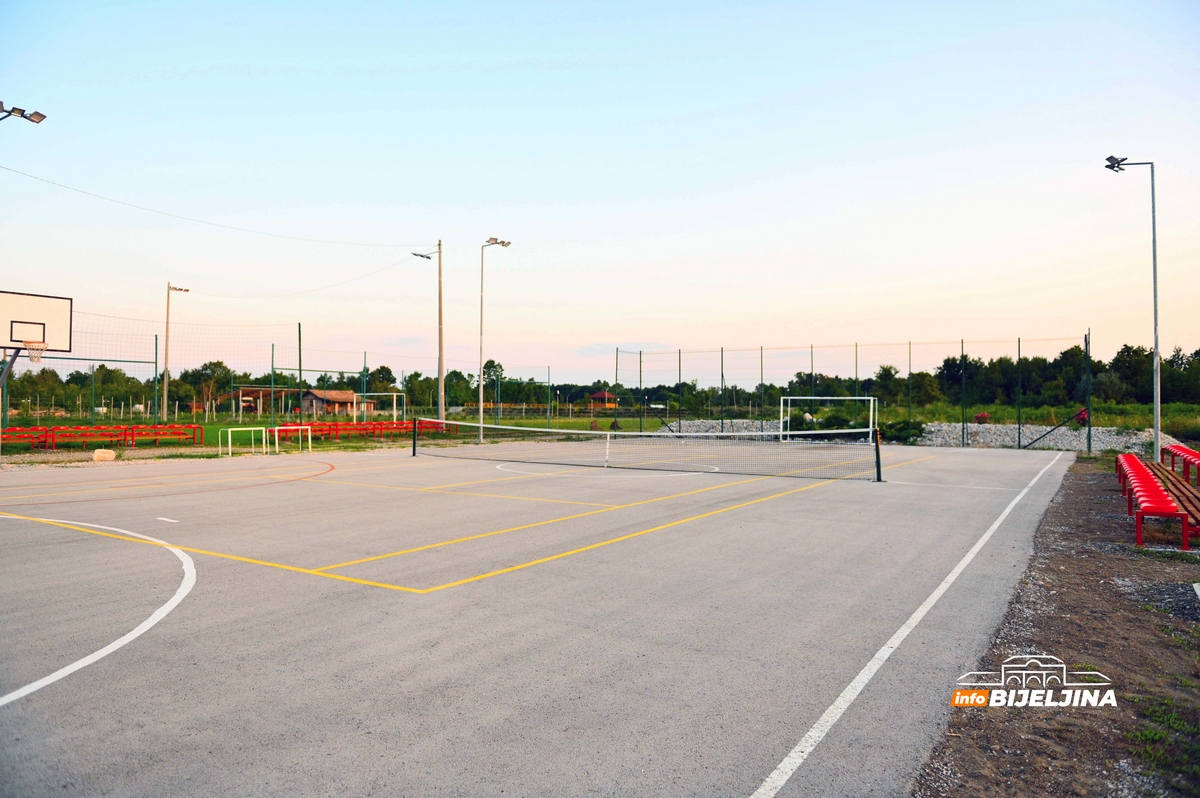 Mićo Čokić oplemenjuje rodno selo kod Šamca: Površinu obraslu šibljem pretvorio u impozantan kompleks