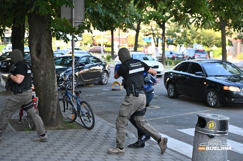 Uhapšeni u Bijeljini sprovedeni u Tužilaštvo (FOTO)