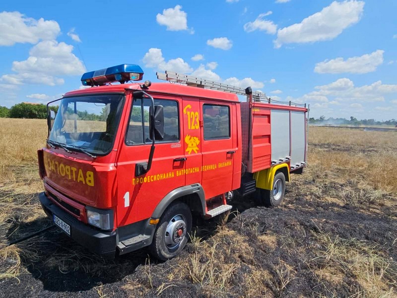 Lokalizovan požar kod Pavlovića puta, vatrogasci spriječili širenje na objekte (FOTO)