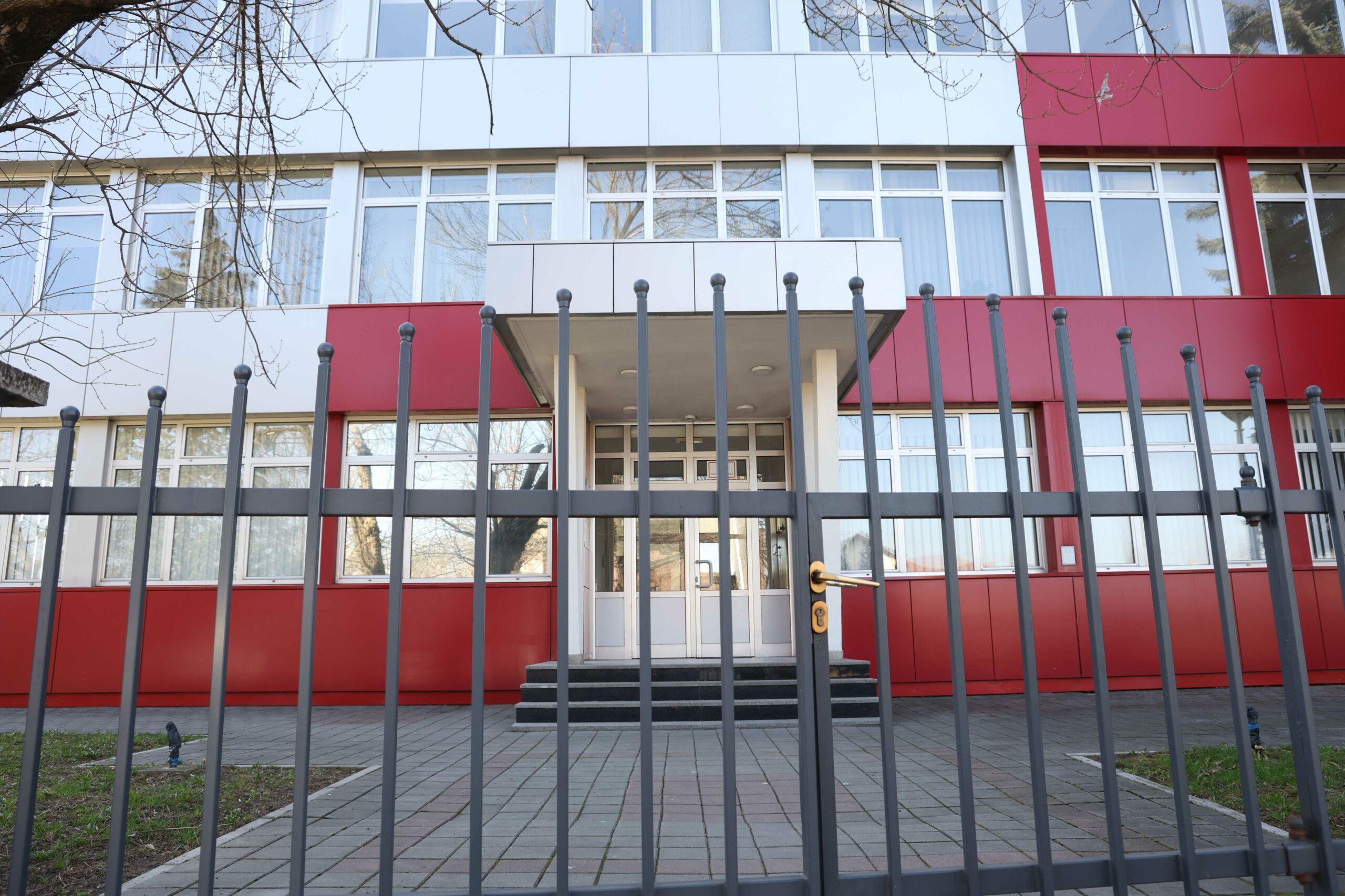 Radnici SIPA u Banjaluci ogorčeni nakon napuštanja radnih mjesta (FOTO)