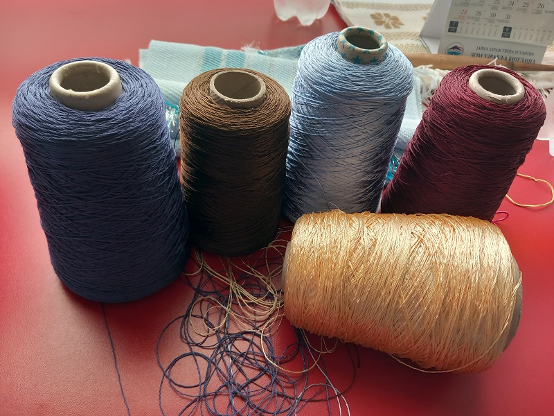 Žene sa invaliditetom iz Bijeljine uče da pletu i vezu – projekat koji čuva tradiciju i kulturu (FOTO)