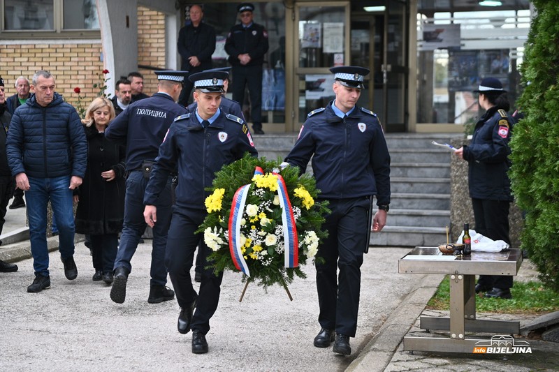 PU Bijeljina: Povodom krsne slave MUP-a RS služen parastos za 53 poginula pripadnika (FOTO)