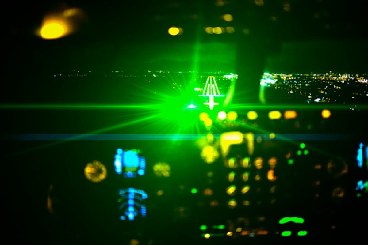 Uhapšen jer je laserom ometao avione