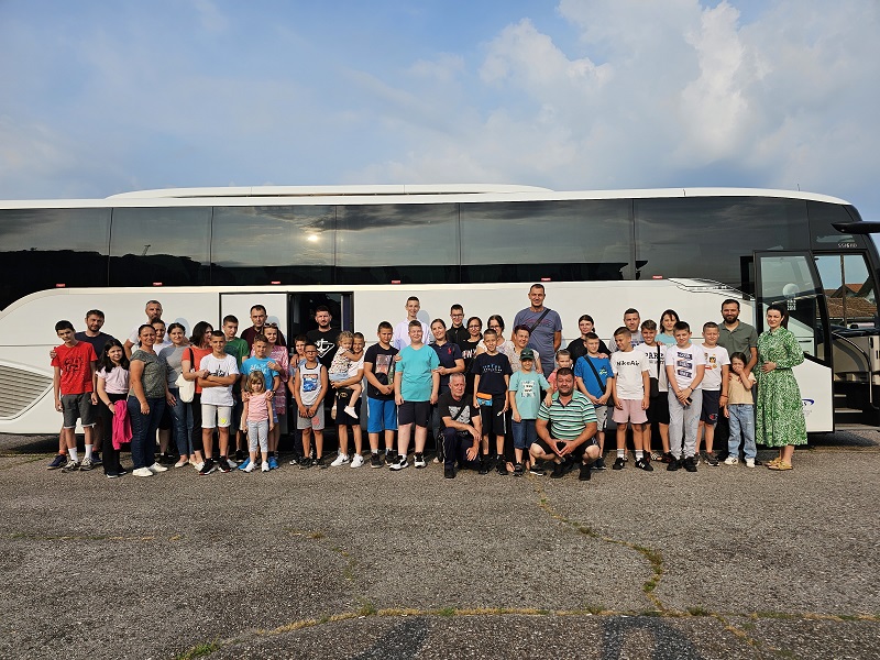 Mladi košarkaši iz Ugljevika otišli put Zlatibora: Učesnici Košarkaškog kampa Crvene Zvezde