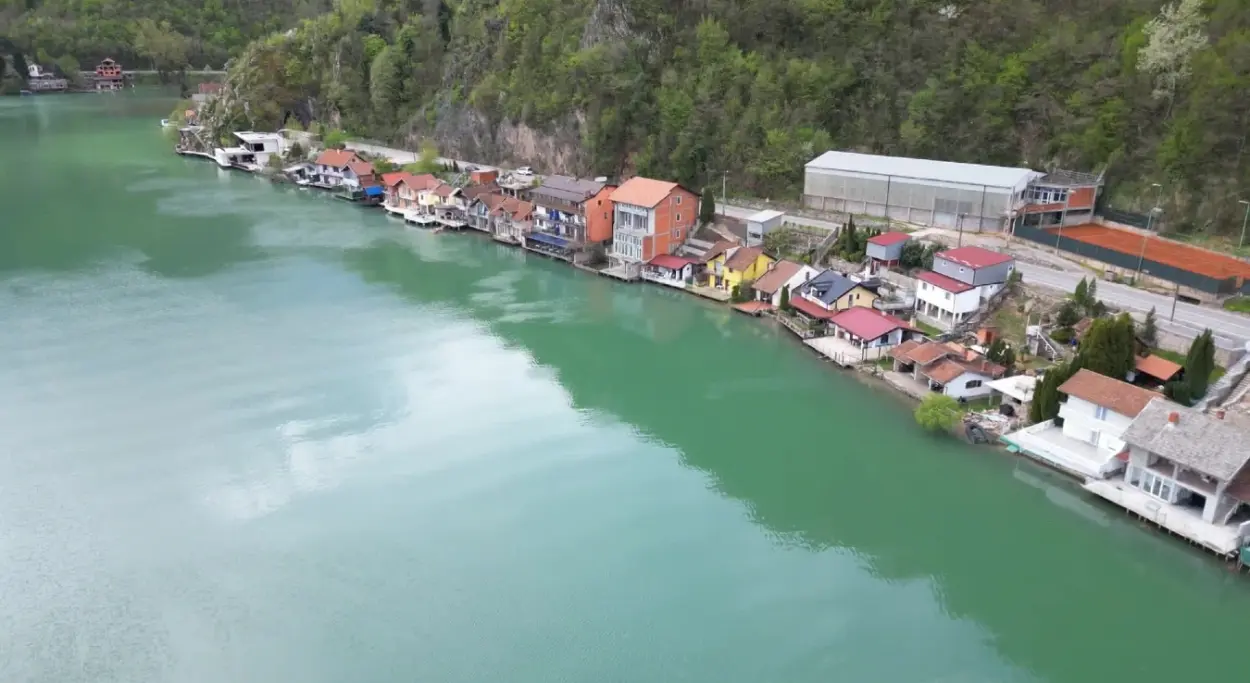 Srpska uvodi naknade vlasnicima nelegalnih vikendica