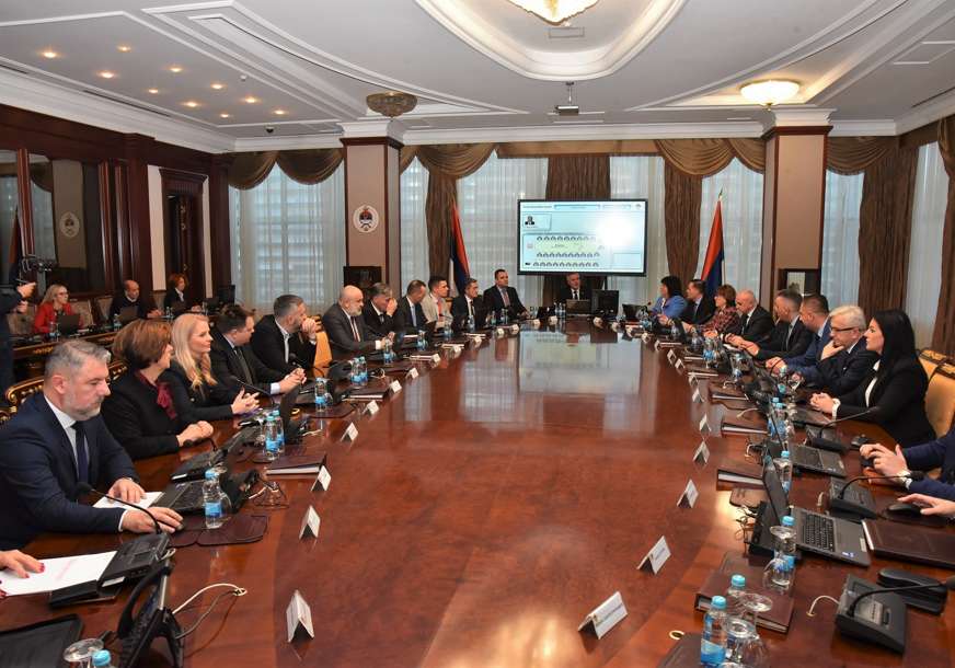 Da li će Višković “izgurati” 2 godine: Rok trajanja Vlade Srpske zavisi od Dodikove volje