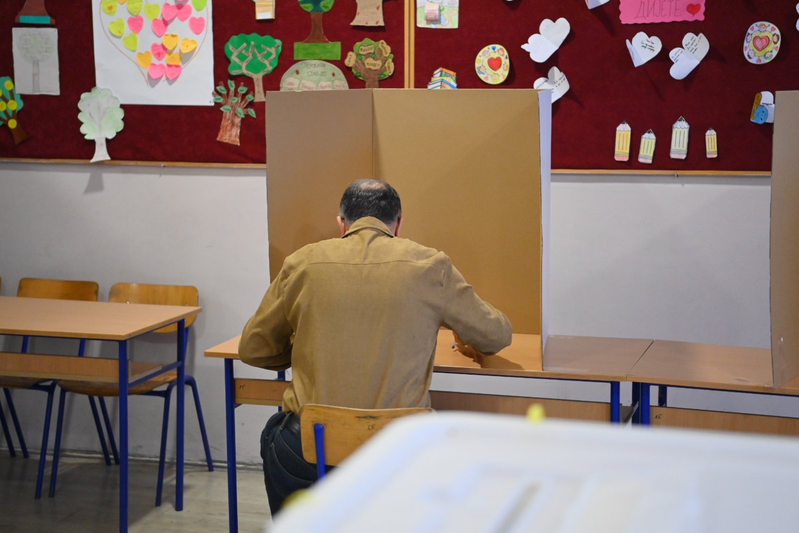 Bijeljina: Počelo glasanje, građani poranili da biraju predsjednika (FOTO)