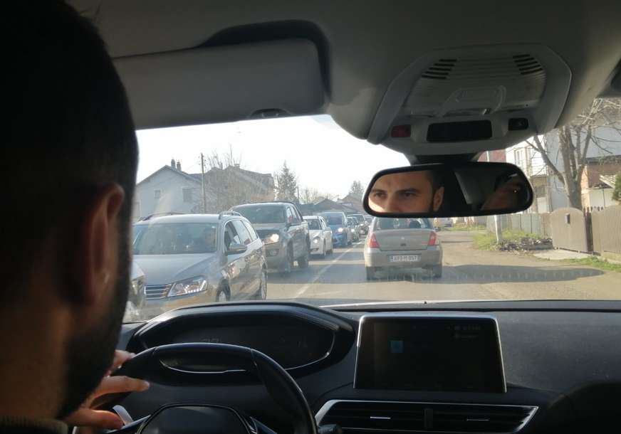 Gužve na granici: Pojačana frekvencija vozila u oba smjera