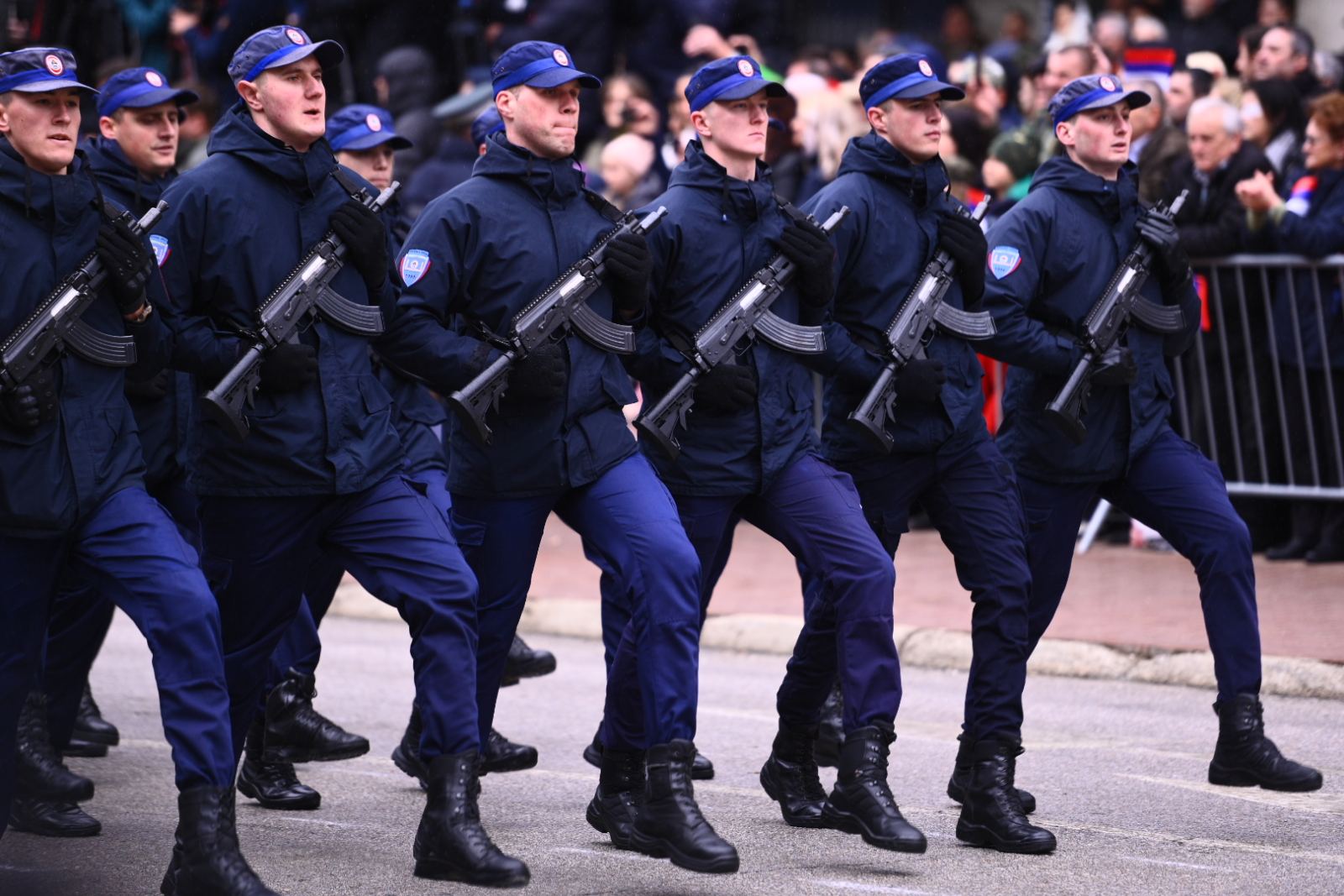 Krenuo svečani defile ulicama Istočnog Sarajeva (FOTO)