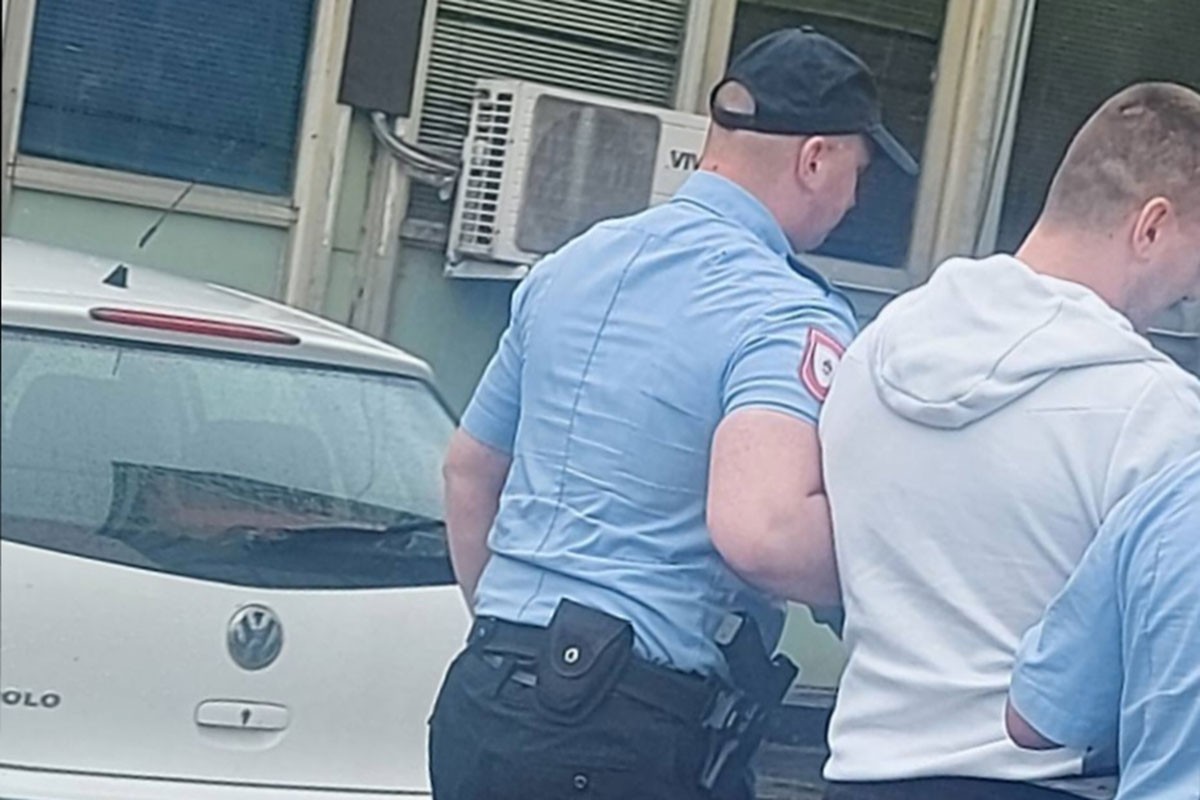 Uhapšen vozač koji se pokušao spusti niz stepenice banjalučke Tržnice