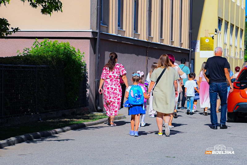 Roditelji, ovo je najčešća greška sa školskim torbama – a može ozbiljno da košta zdravlja djece