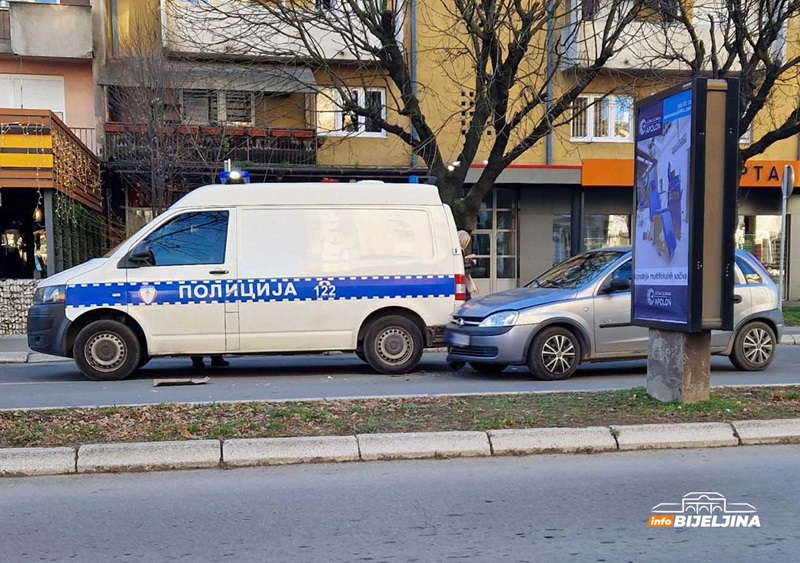Bijeljina: Autom udario u policijsku maricu, naduvao 1,4 promila (FOTO)