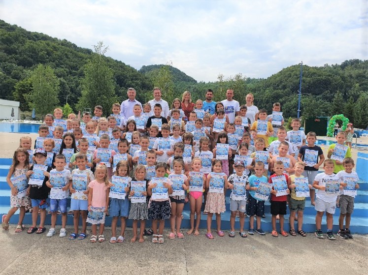 “Za zdrav stil života” Uspješno završena besplatna Škola plivanja za najmlađe Ugljevičane