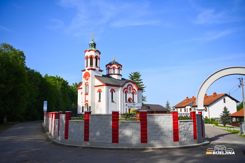 Manastir Svetog arhangela Gavrila u Gornjem Dragaljevcu: Duhovni mir i ljubav prema Bogu (FOTO)