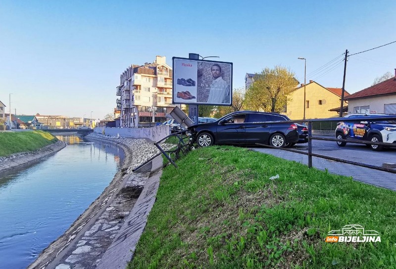 Detalji karambola u Bijeljini: Vozač sa 1,8 promila vozilom udario u tri auta  (FOTO)