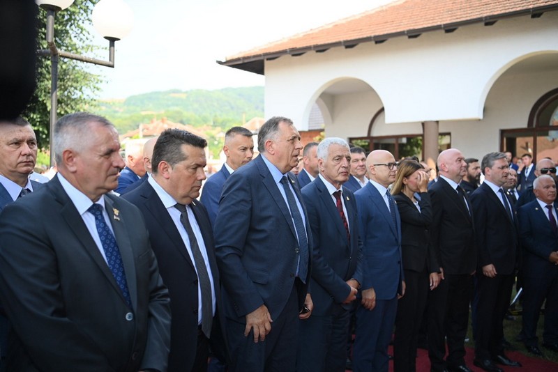 Patrijarh Porfirije služi liturgiju i pomen stradalim Srbima (FOTO)