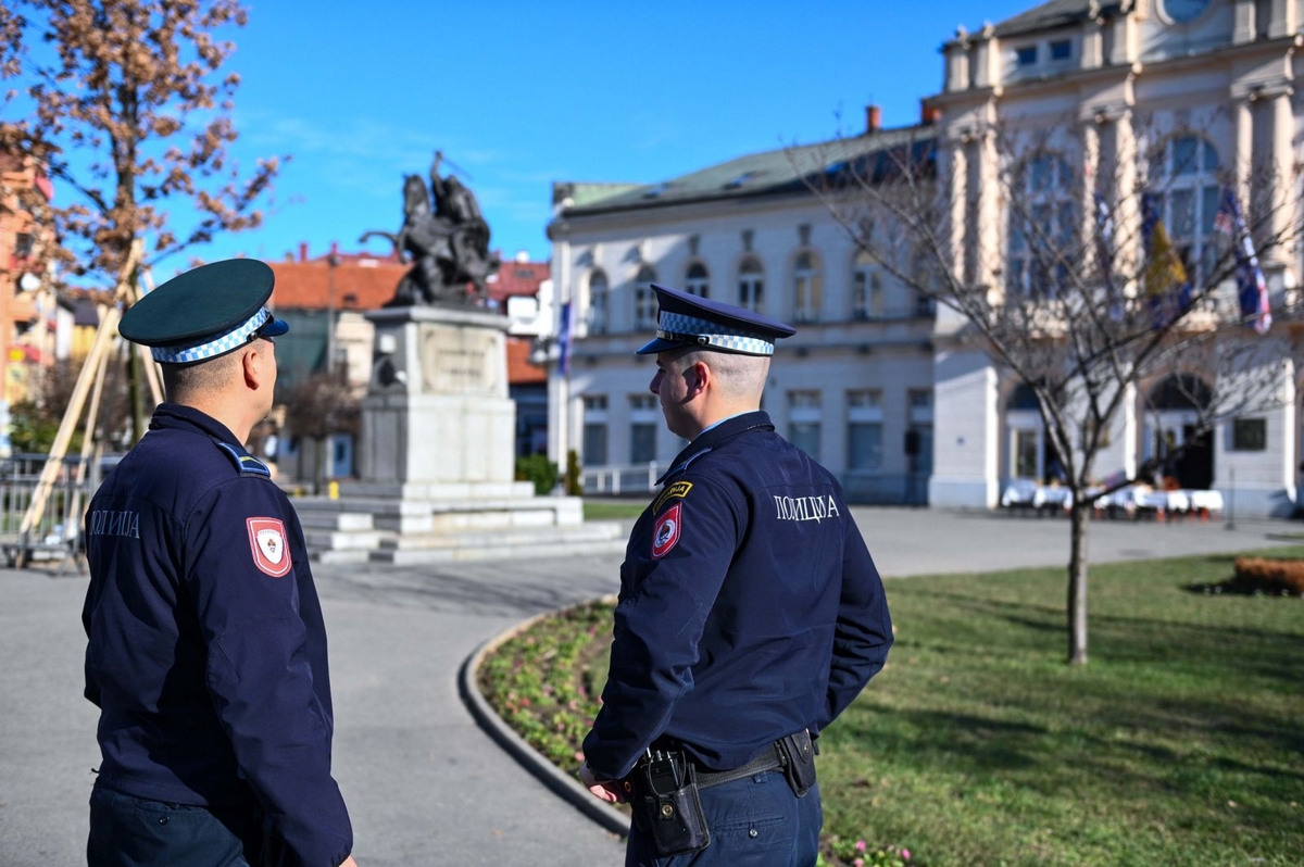 Svi praznuju, a za njih nema predaha: Reporteri InfoBijeljina sa dežurnim službama (FOTO)