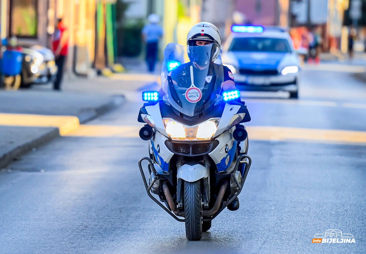 Drama u Bijeljini: Radnici pozlilo, spasile je kolege i policajac na motoru (FOTO)