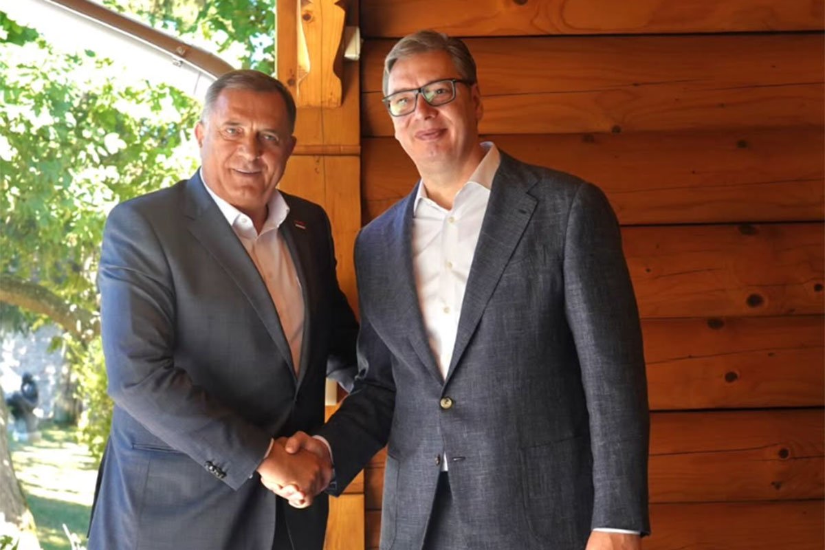 Vučić čestitao Dodiku na ubjedljivoj pobjedi SNSD na opštim izborima