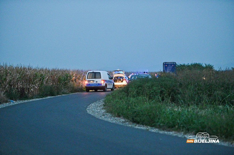 Tragedija u Bijeljini: Žena pala sa bicikla pod traktorsku prikolicu i poginula (FOTO)