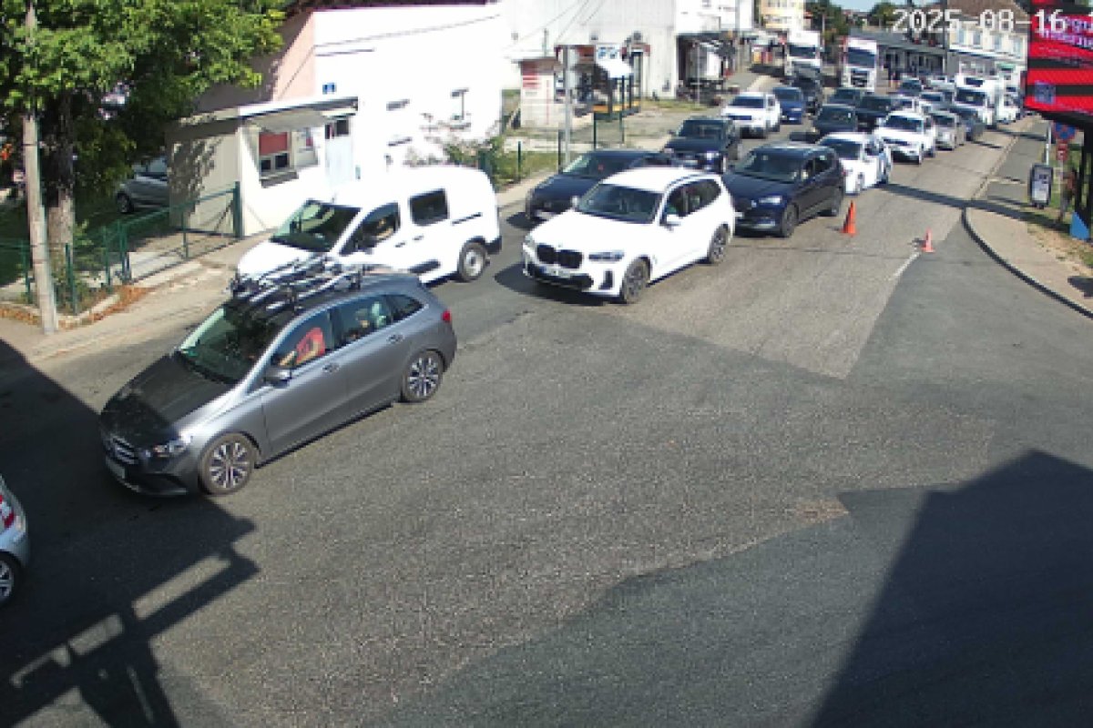 Ogromne gužve na graničnim prelazima sa Hrvatskom i Crnom Gorom