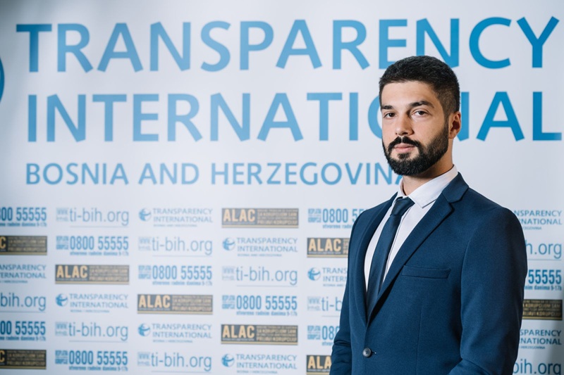 Direktorovanje u Bijeljini: Dok su u foteljama “zalede” staru poziciju, pa se vrate (FOTO)