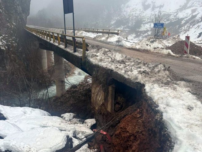Obilne padavine aktivirale klizište na magistralnom putu Foča - Sarajevo