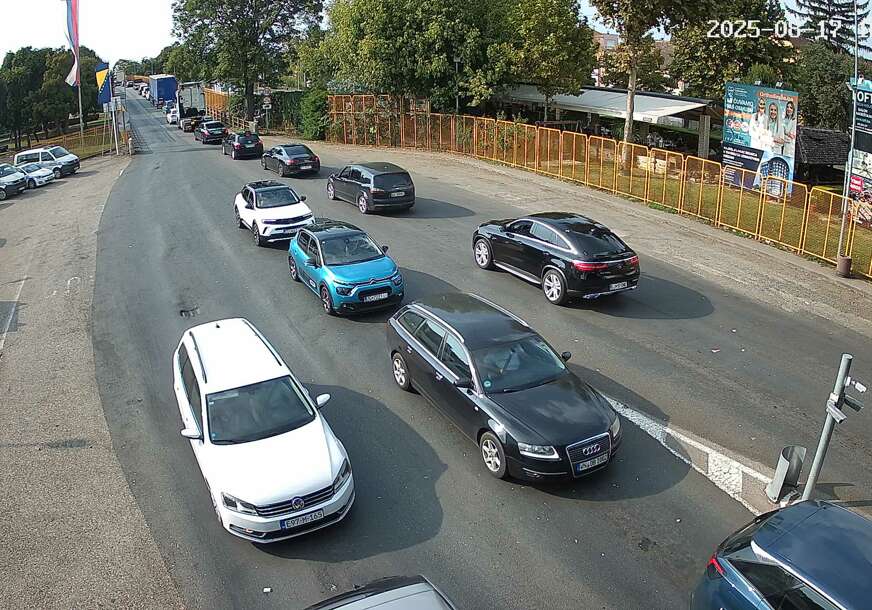 Na graničnim prelazima KOLONE, vozačima se savjetuje da provjere kamere prije kretanja na put