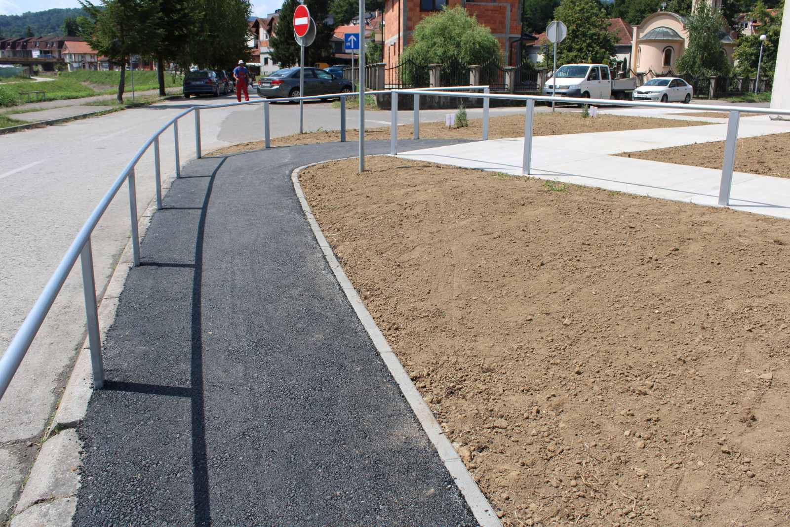 Lopare: Završen projekat uređenja  prostora ispred Centra za socijalni rad