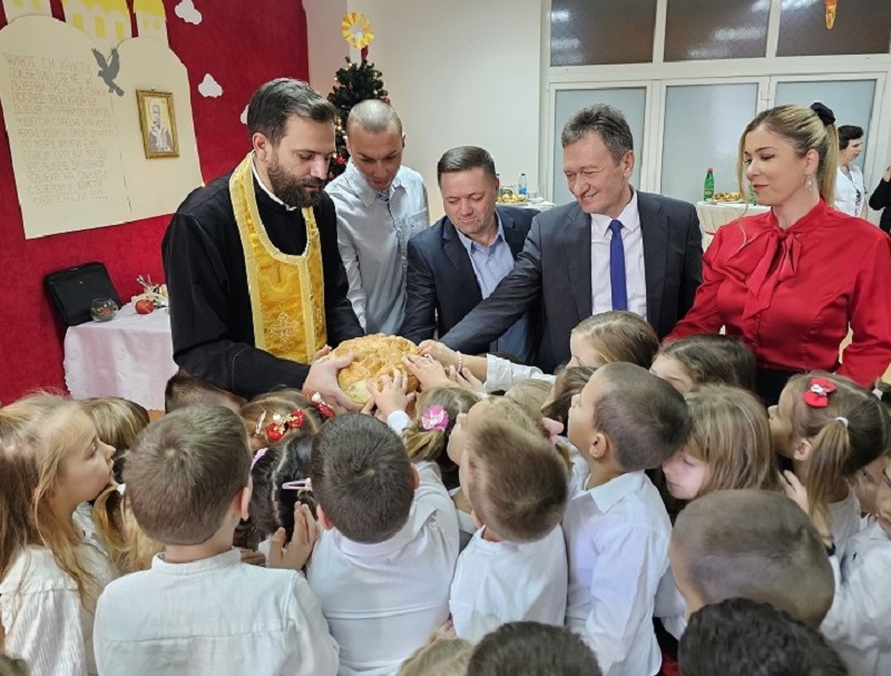 NAJMLAĐI I NAJBOLJI DOMAĆINI: Dječiji vrtić “Duško Radović” iz Ugljevika proslavio Nikoljdan